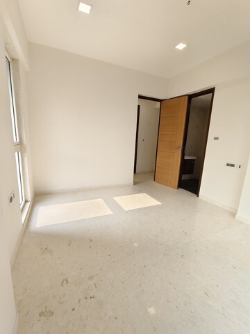 Room in 2 BHK Apartment at Best Complex Andheri West, Andheri West – for Rent