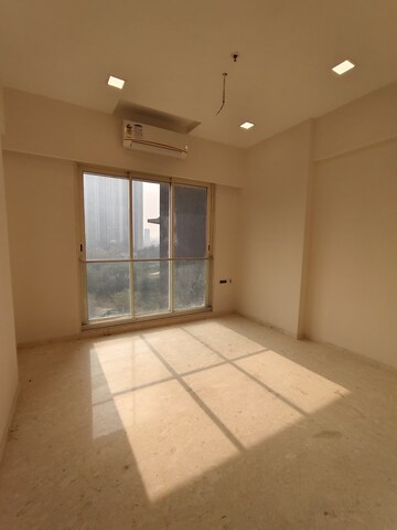 Room in 2 BHK Apartment at Best Complex Andheri West, Andheri West – for Rent