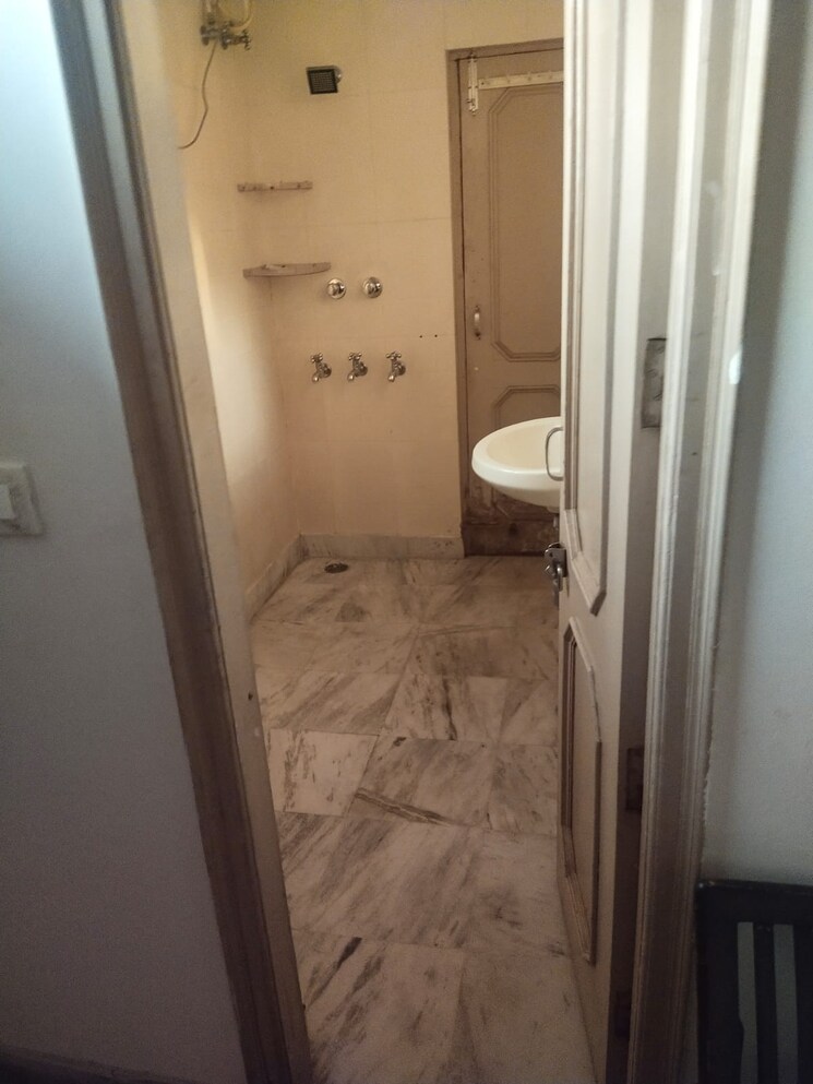 Bathroom, dhakoli village 3.5 Bedroom 100 Sq.Yd. Independent House In Dhakoli Village Zirakpur 7981033