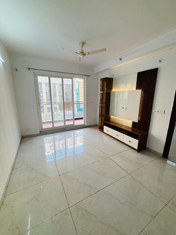 Room in 3 BHK Apartment at Rishita Manhattan, Gomti Nagar – for Rent