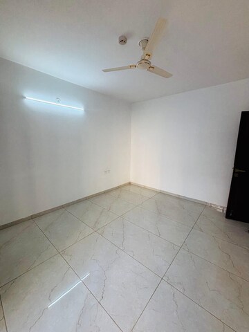 Room in 3 BHK Apartment at Rishita Manhattan, Gomti Nagar – for Rent