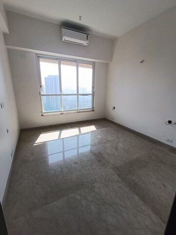 Room in 2 BHK Apartment at Kalpataru Radiance, Goregaon West – for Rent