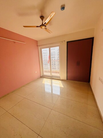 Room in 3 BHK Apartment at Rishita Manhattan, Gomti Nagar – for Rent
