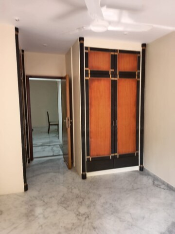 Room in 3 BHK Apartment at Cuffe Parade – for Sale