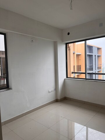 Room in 2 BHK Apartment at Godrej Seven, Joka – for Sale