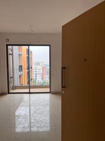 Room in 2 BHK Apartment at Godrej Seven, Joka – for Sale