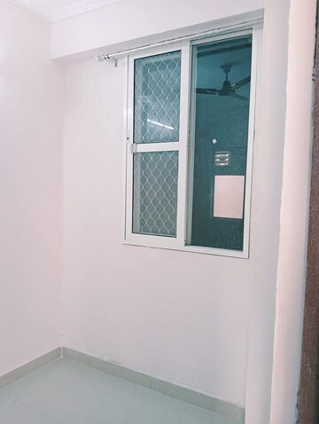 Room in 2 BHK Apartment at Amrapali Golf Homes, Sector 4, Greater Noida – for Sale