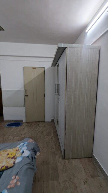 Room in 2 BHK Apartment at Manisha Apartment Andheri, Andheri West – for Rent