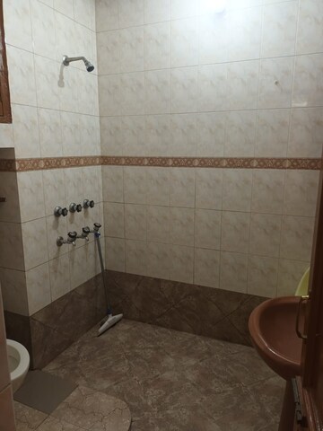 Master Bedroom in 2 BHK Builder Floor at Sector 38 – for Rent