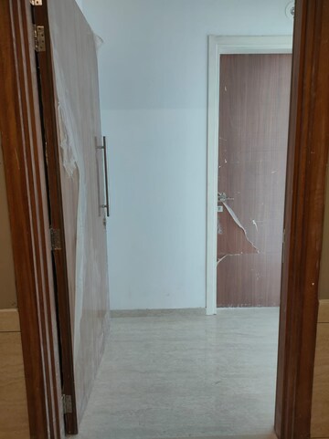 Room in 3.5 BHK Apartment at Sheth Auris Serenity Tower 1, Malad West – for Rent