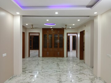 Room in 3 BHK Builder Floor at Sector 27 – for Rent