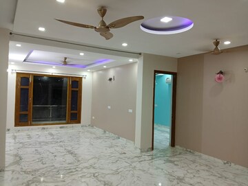 3 BHK Builder Floor For Rent in Sector 27