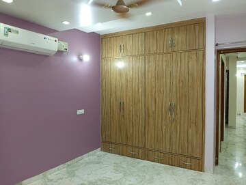 Room in 3 BHK Builder Floor at Sector 27 – for Rent