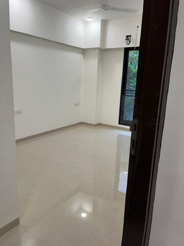 Room in 2 BHK Apartment at Santacruz West – for Rent