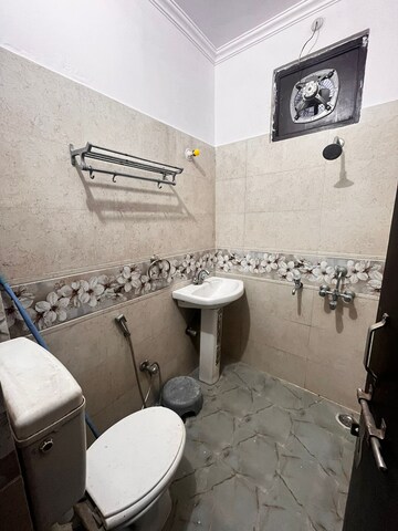 Master Bedroom in 2 BHK Independent House at Gomti Nagar – for Rent