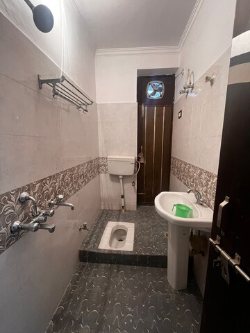 Bathroom in 2 BHK Independent House at Gomti Nagar – for Rent