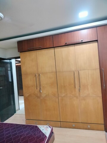 Room in 3 BHK Apartment at Khar West – for Rent
