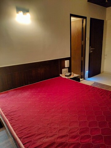 Bedroom in 3 BHK Apartment at Khar West – for Rent