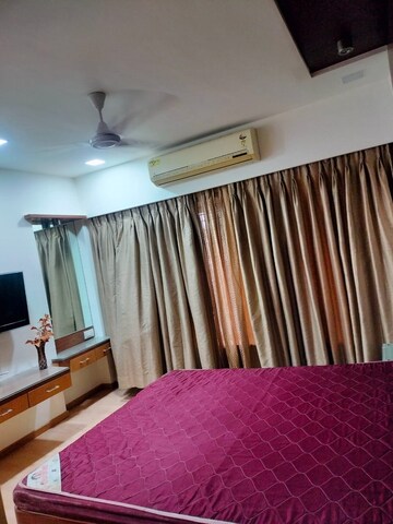 Bedroom in 3 BHK Apartment at Khar West – for Rent