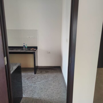 Room in 2 BHK Apartment at Kalpataru Radiance, Goregaon West – for Rent