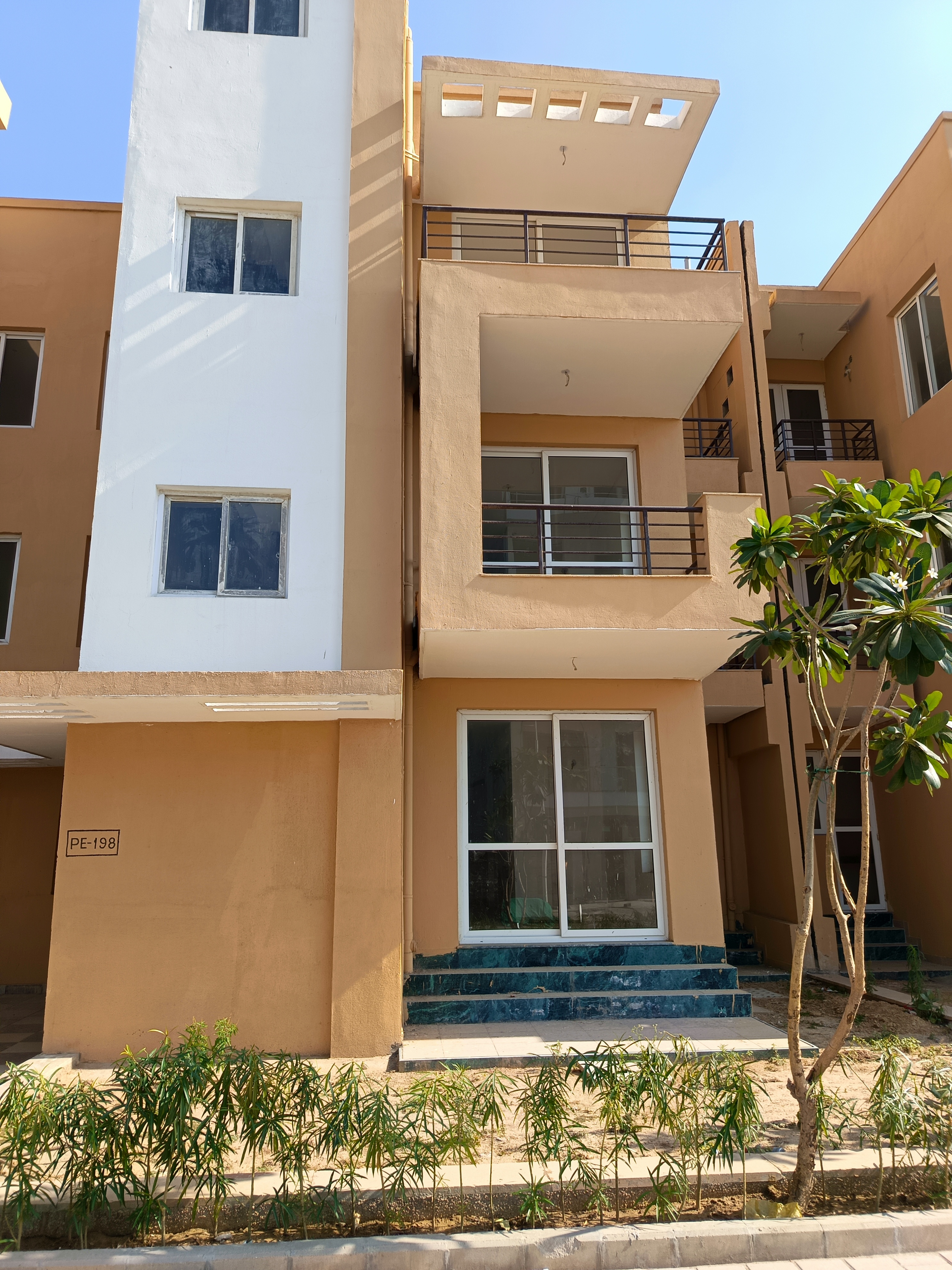 3 BHK + Pooja Room Builder Floor For Sale in Bptp Parkland e 