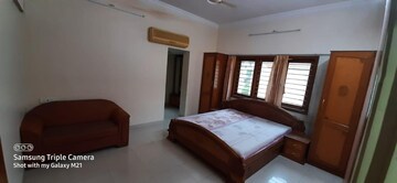 Bedroom in 4 BHK Villa at Thaltej – for Rent