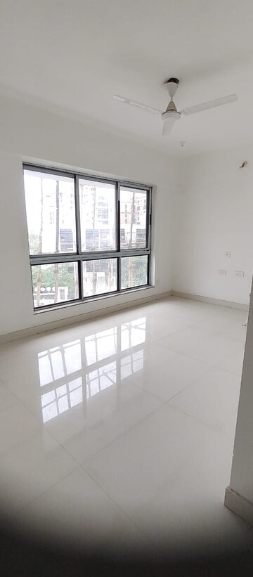 Room in 3 BHK Apartment at Tattva Mittal Cove, Andheri West – for Rent
