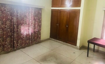 Room in 3 BHK Villa at Sector 19 – for Rent