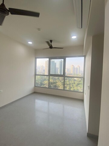 Room in 2 BHK Apartment at Piramal Vaikunth, Balkum Pada – for Rent