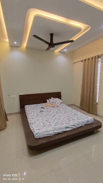 Bedroom in 2 BHK Apartment at La Gloriosa Apartment, Kalyani Nagar – for Rent