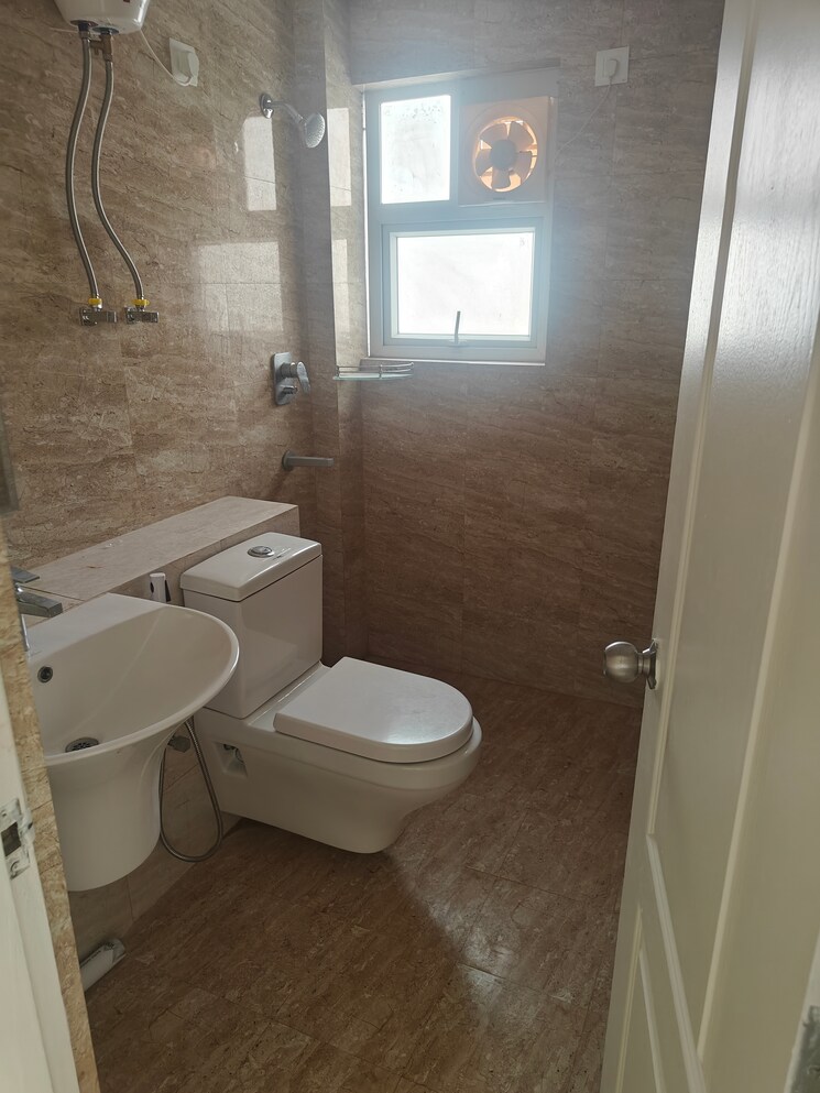 Bathroom, shree-vardhman-victoria 3.5 Bedroom 1950 Sq.Ft. Apartment In Sector 70 Gurgaon 7981671