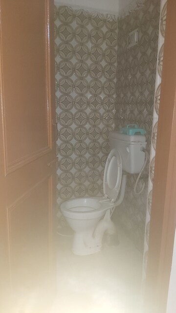 Bathroom in 1 RK Builder Floor at Mayur Vihar – for Rent