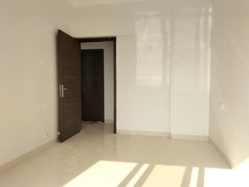 Room in 2 BHK Apartment at K Raheja Raheja Residency, Malad East – for Rent