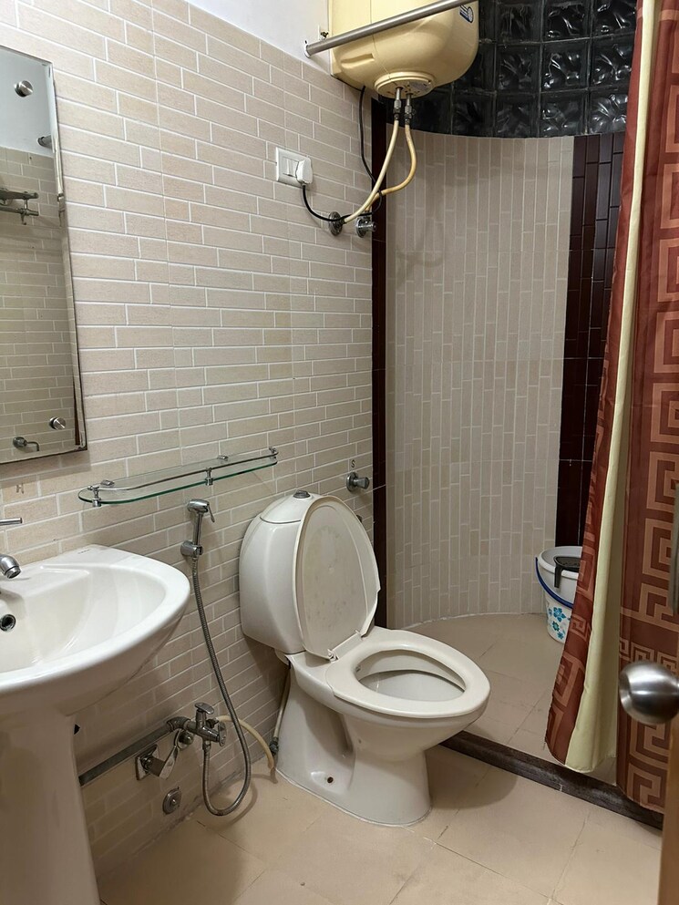 Bathroom, sector 20 4 Bedroom 2300 Sq.Ft. Apartment In Sector 20 Panchkula 7981718