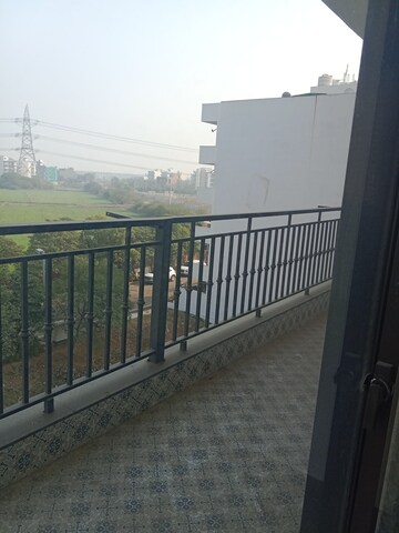 Balcony in 3 BHK Builder Floor at BPTP Amstoria Country Floor, Sector 102 – for Sale