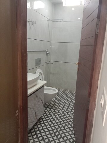 Bathroom in 3 BHK Builder Floor at BPTP Amstoria Country Floor, Sector 102 – for Sale