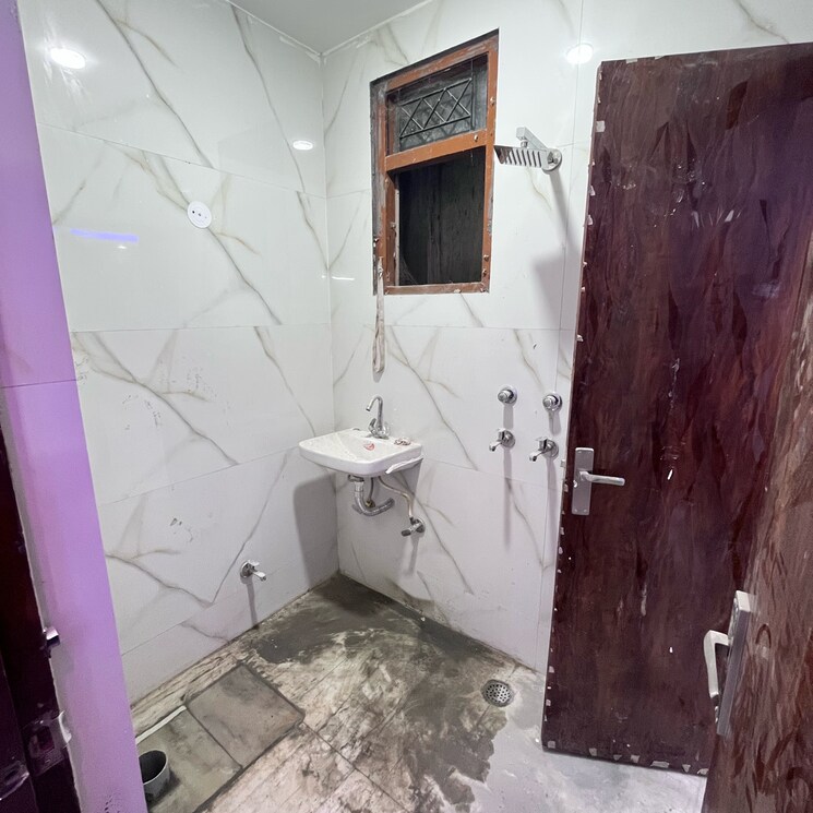 Bathroom, khirki extension 3 Bedroom 100 Sq.Yd. Builder Floor In Khirki Extension Delhi 7981780