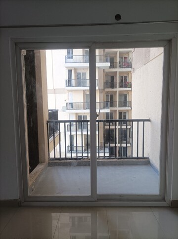 Room in 2 BHK Apartment at Sector 16b Greater Noida – for Rent