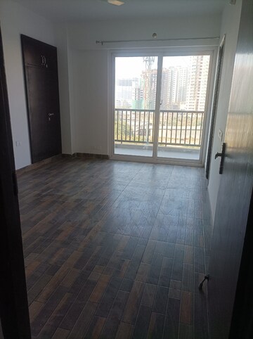 Room in 2 BHK Apartment at Sector 16b Greater Noida – for Rent