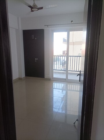 Master Bedroom in 2 BHK Apartment at Sector 16b Greater Noida – for Rent