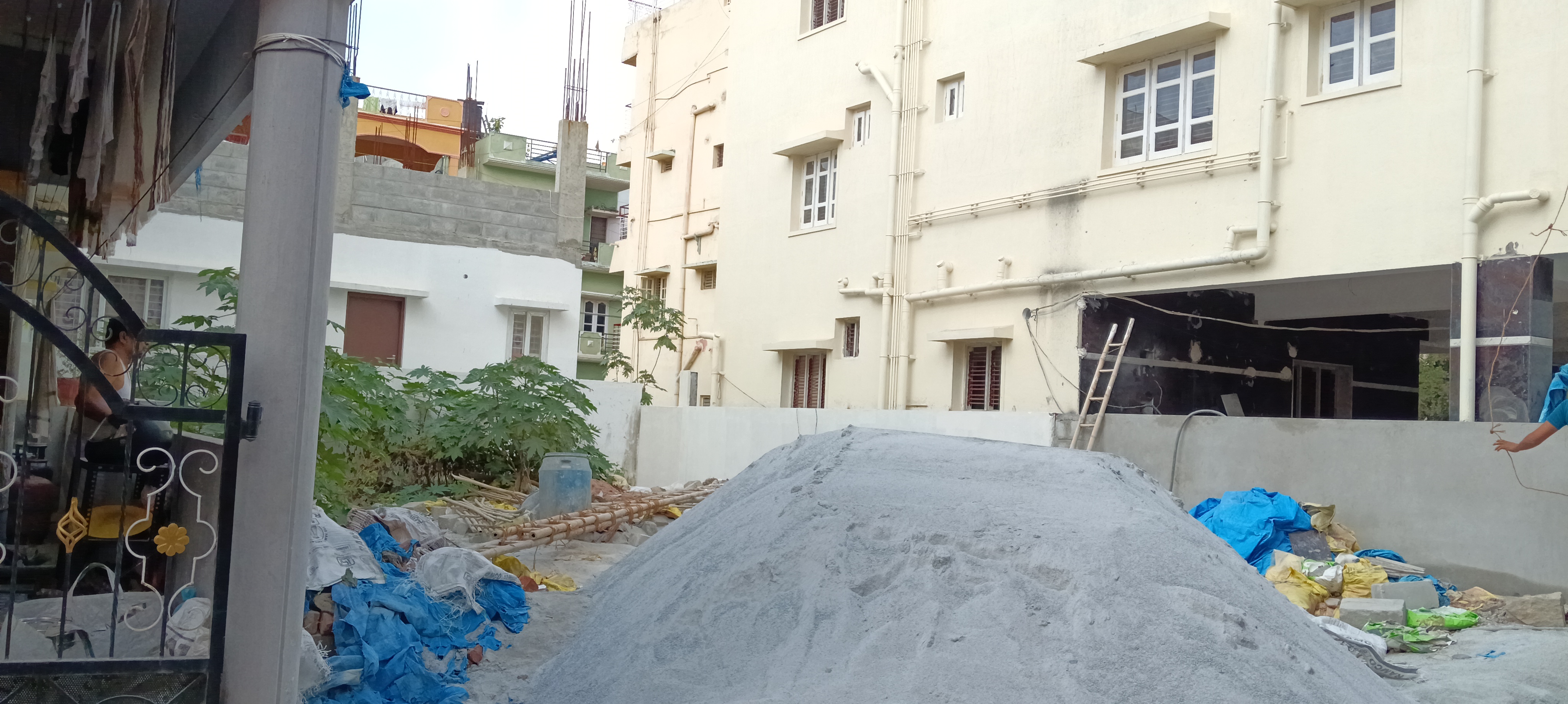 Plot For Sale in Independent Site 