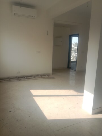Room in 3 BHK Independent House at BPTP Amstoria Country Floor, Sector 102 – for Sale