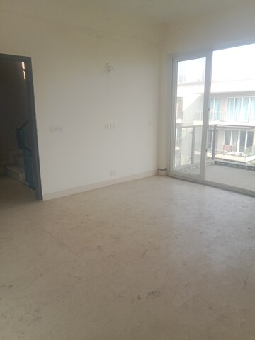 Room in 3 BHK Independent House at BPTP Amstoria Country Floor, Sector 102 – for Sale