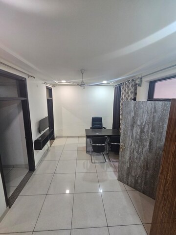 Master Bedroom in 2 BHK Independent House at Gomti Nagar – for Rent