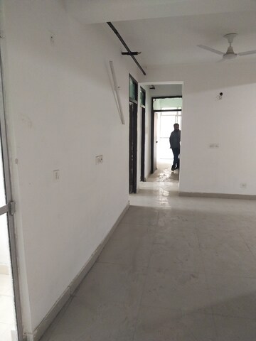 Room in 3 BHK Apartment at Kbnows Apartment, Sector 16 Greater Noida – for Rent
