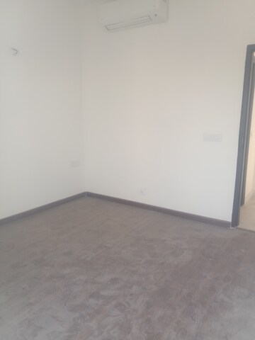 Room in 3 BHK Independent House at BPTP Amstoria Country Floor, Sector 102 – for Sale