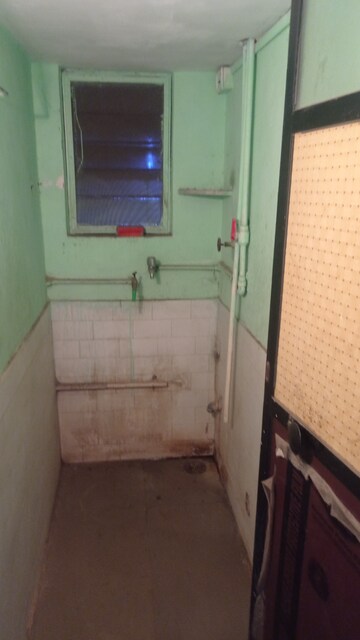 Bathroom in 1 BHK Apartment at Dombivli West – for Rent