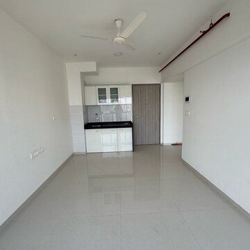 Room in 1 BHK Apartment at Kalpataru Crest, Bhandup West – for Rent