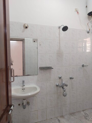 Master Bedroom in 1 BHK Builder Floor at Hsr Layout – for Rent