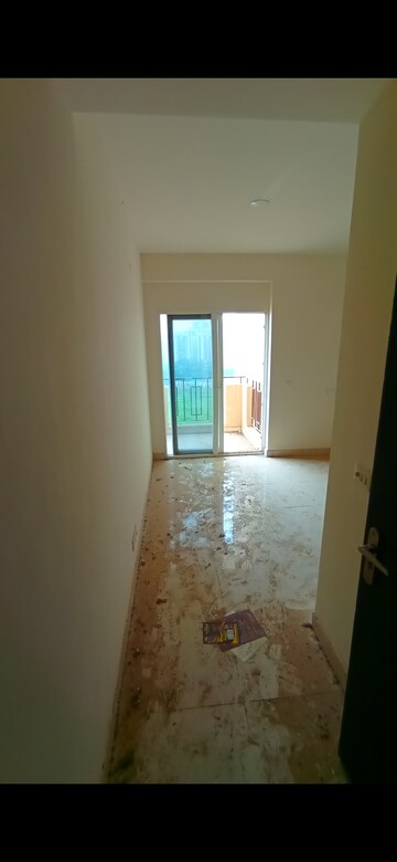 Room in 3 BHK Apartment at Signature Global Orchard Avenue, Sector 93 – for Rent